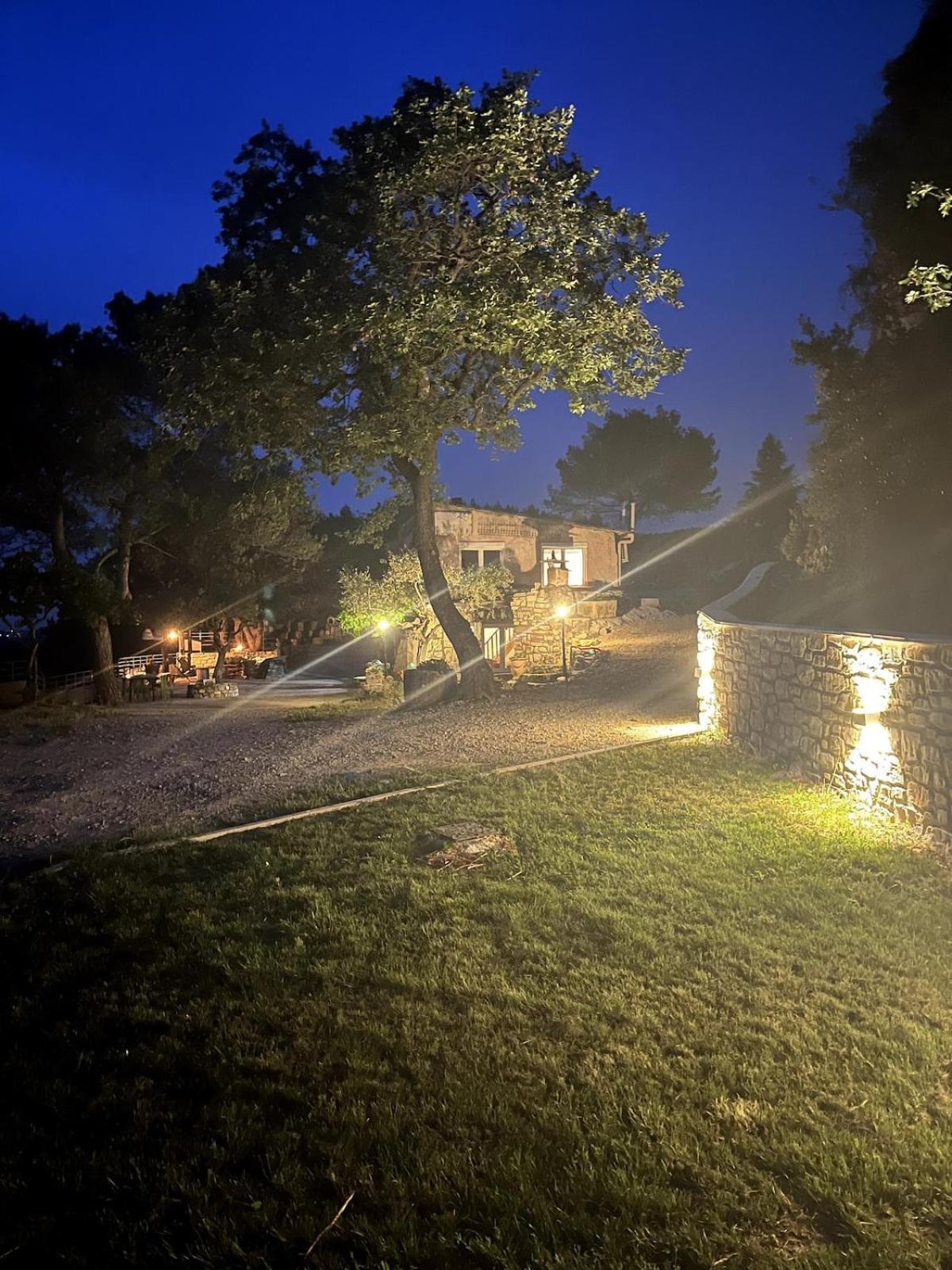 Le Castellas - Gite En Pleine Nature Montmirat 外观 照片